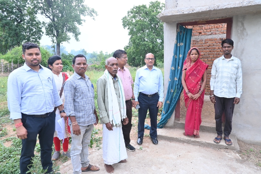 Brekings: कमार जनजाति से छल या सुधार? छुरा में प्रधानमंत्री जनमन आवास योजना के निरीक्षण के पीछे उठते सवाल