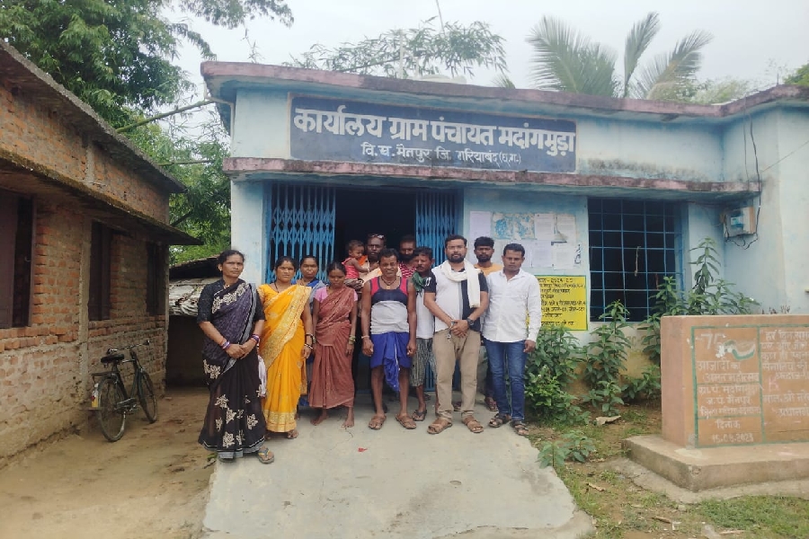 Brekings: गरियाबंद में प्रधानमंत्री आवास योजना बना भ्रष्टाचार का गढ़, जिओ टैगिंग से लेकर रिश्वत तक खुलेआम चल रहा खेल