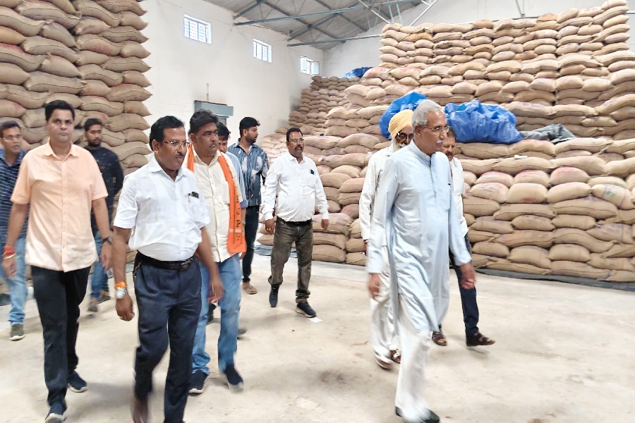 CG: राज्य भंडार गृह निगम अध्यक्ष चंदूलाल साहू का सघन निरीक्षण, गुणवत्ता और पारदर्शिता पर जोर, वृक्षारोपण से दिया हरियाली और जवाबदेही का संदेश