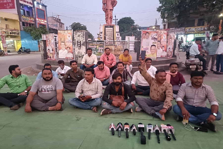 Brekings : “राजिम बना मीडिया का रणक्षेत्र: रेत माफिया की गोलियों के खिलाफ गरजा पत्रकार समाज, तीन मांगें, एक चेतावनी — अब नहीं सहेंगे!”