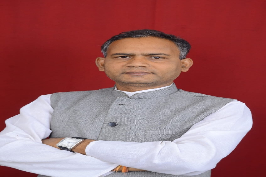 Politics: छात्रवृत्ति पर भी राजनीति: तेंदूपत्ता संग्राहक आदिवासी बच्चों के साथ अन्याय, 75% से बढ़ाकर 90% अंक की शर्त – कांग्रेस ने बताया जनविरोधी फैसला