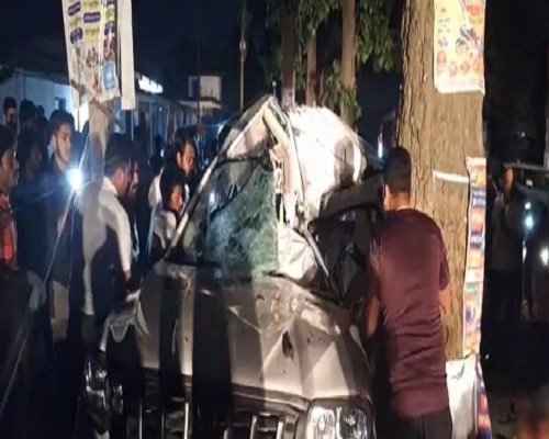 CG Accident News : अनियंत्रित होकर पेड़ से टकराई तेज रफ्तार कार, युवक-युवती की मौके पर ही मौत, 3 की हालत गंभीर