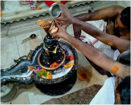 सावन में पहले सोमवार पर कैसे करनी है शिव पूजा? यहां जानें आसान विधि