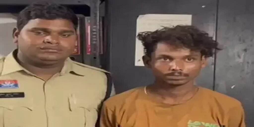 CG Crime: एक्स गर्लफ्रेंड को नए प्रेमी संग देख युवक ने किया चाकू से हमला