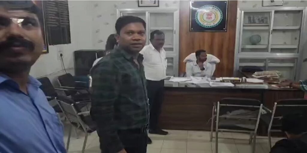 ACB की बड़ी कार्रवाई: रिश्वतखोर बाबू गिरफ्तार, तहसील कार्यालय में अफरा-तफरी