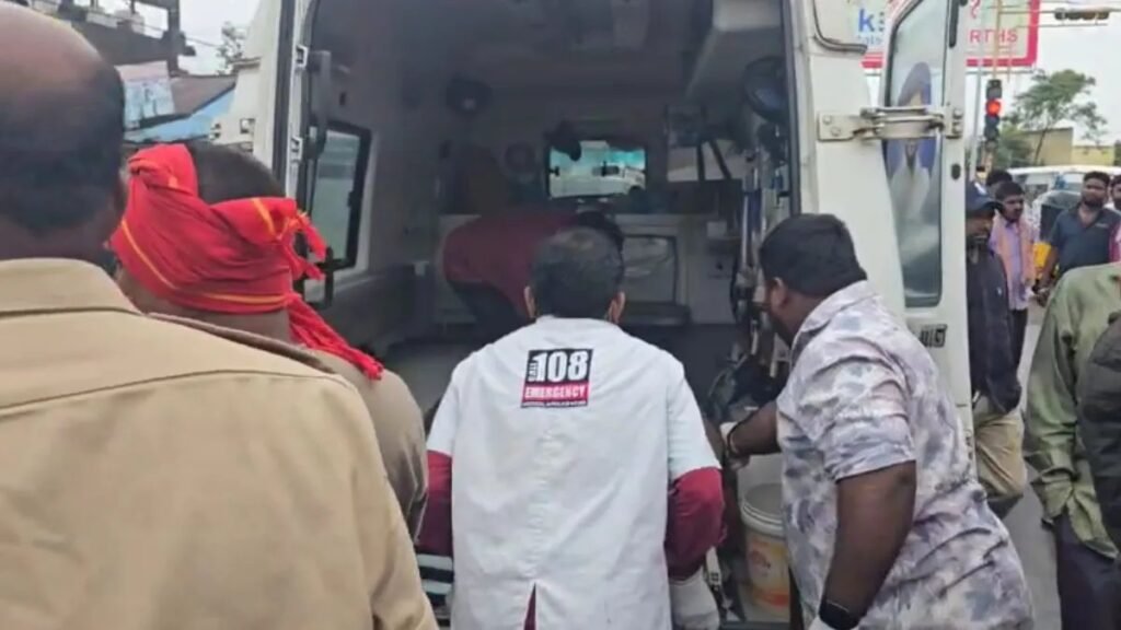 भीषण हादसा: लॉरी-बाइक की टक्कर में पिता-बेटी की मौत, पहिए के नीचे फंसी लड़की की कराहते हुए निकल गई जान