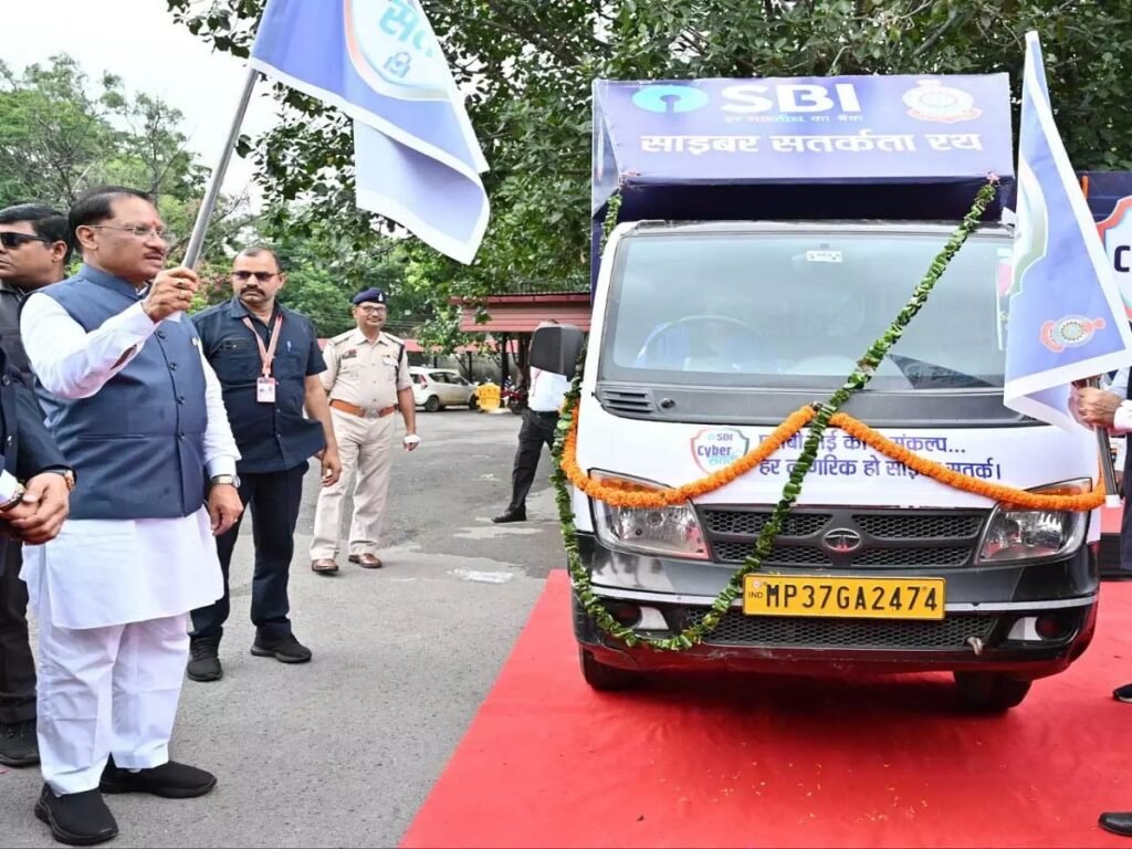 CG: CM साय ने एसबीआई साइबर सुरक्षा रथ को झंडी दिखाकर किया रवाना