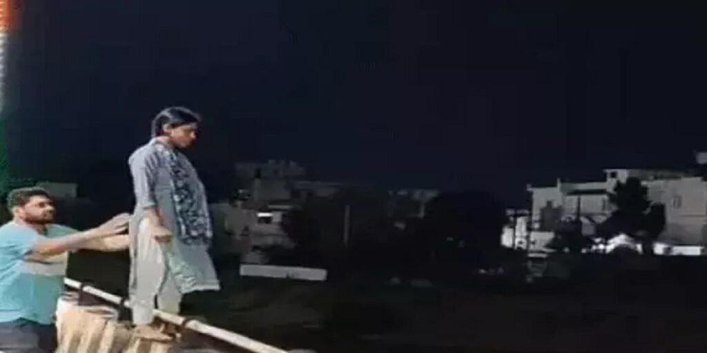 CG NEWS: सुसाइड कर रही युवती को युवक ने बचाया, कूदने ही वाली थी पुल से