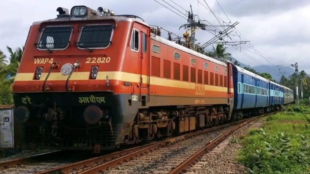 CG: फेस्टिवल सीजन को देखते हुए रेलवे ने कसी कमर