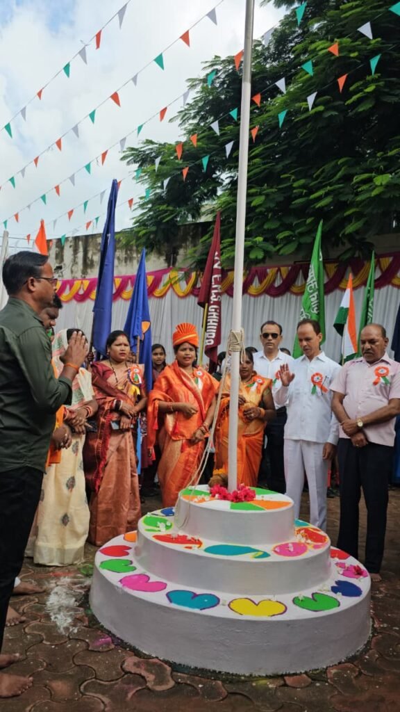 “छुरा में भगवा आभा संग ध्वजारोहण”