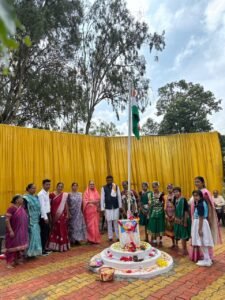 बुजुर्ग मुख्य अतिथि