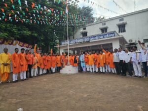 “सनातन परंपरा में लहराता तिरंगा छुरा”