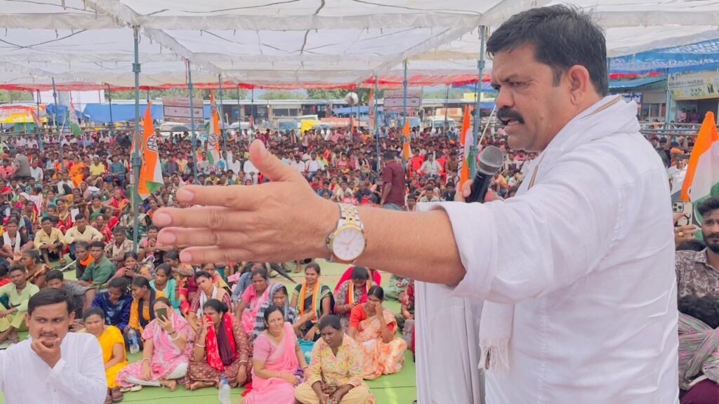 विक्रम मंडावी पदयात्रा