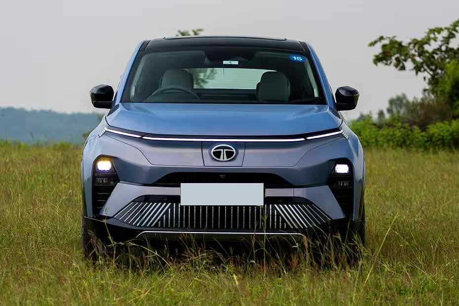 बेस वेरिएंट की ऑन-रोड कीमत जानें