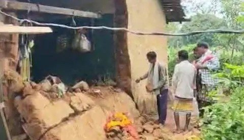 दादी-पोता दबे मलबे में, अस्पताल ले जाते वक्त पोते ने तोड़ा दम