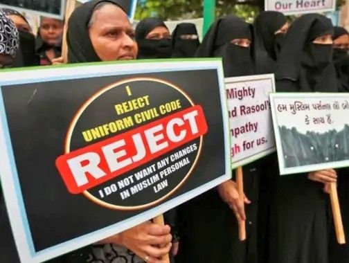 Uniform Civil Code : UCC से खत्म होगा कानूनी टकराव? हाईकोर्ट ने दी अहम सलाह