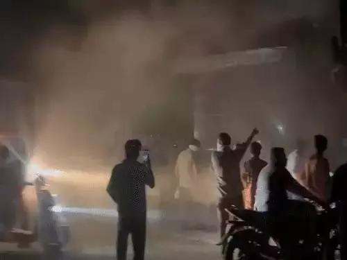 रातोंरात तबाह हुआ कारोबार, गोल बाजार की दुकानों में लगी आग