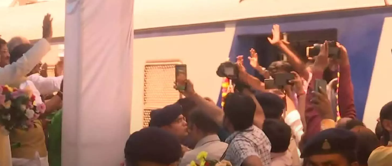 Raipur-Rajim MEMU train : रायपुर-राजिम-रायपुर मेमू पैसेंजर ट्रेन सेवा का शुभारंभ, यात्रियों को मिलेगा सुगम और किफायती विकल्प