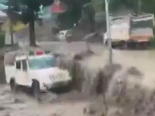 हिमाचल में तबाही का आंकड़ा बढ़ा, 350 से ज्यादा मौतें और भारी आर्थिक नुकसान