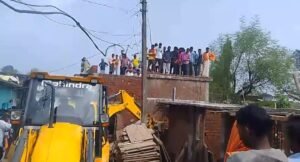 पीएम आवास तोड़ा