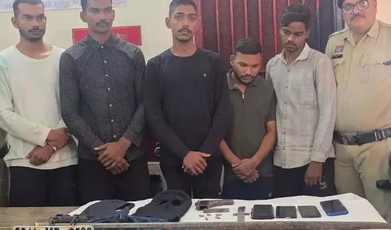 Police Blockade : बड़ी वारदात टली: पुलिस की मुस्तैदी से लाखों की चोरी का प्रयास शटर टूटने से पहले ही नाकाम।