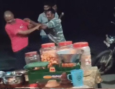Drunk Policeman: चौकी के सामने ही ASI और आरक्षक की पिटाई, बलरामपुर में शर्मनाक घटना