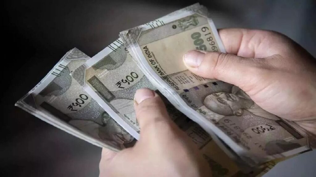 Labour inspector suspended: श्रम विभाग में हड़कंप, रिश्वतखोरी में फंसे अधिकारी पर गिरी गाज