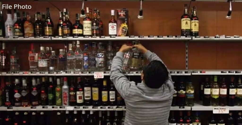 Chhattisgarh liquor sale: दोगुनी हुई बिक्री! दिवाली पर रायपुर में शराब प्रेमियों का जुनून, 61 करोड़ की कमाई Chhattisgarh liquor sale
