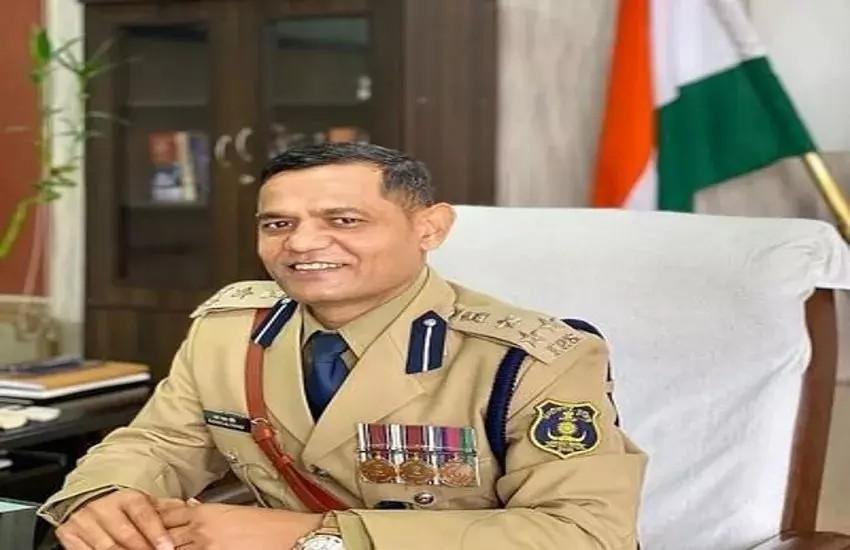 IPS Ratan Lal Dangi : IPS अफसर पर यौन उत्पीड़न का आरोप लगाने वाली महिला के पति के ट्रांसफर रिकॉर्ड पर उठे सवाल