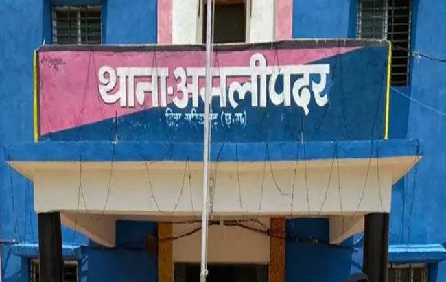 Smartphone Theft: रातों-रात मोबाइल दुकान साफ, चोरों ने की 10 लाख की सेंधमारी