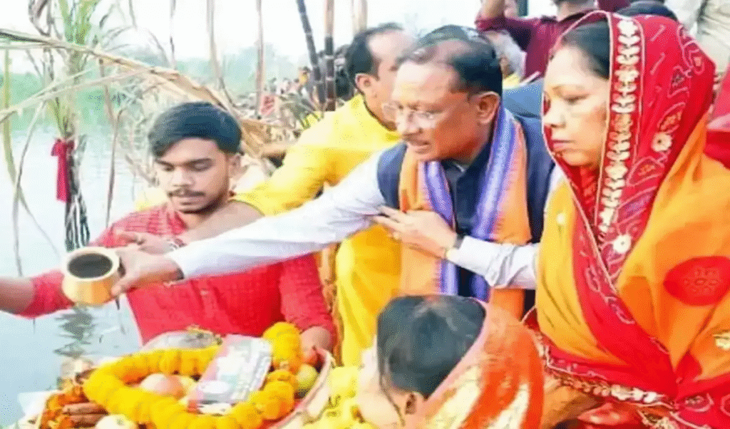 Chhath Mahaparva 2025 : मुख्यमंत्री विष्णु देव साय ने कुनकुरी के छठ घाट पर की पूजा-अर्चना, प्रदेश की खुशहाली की कामना