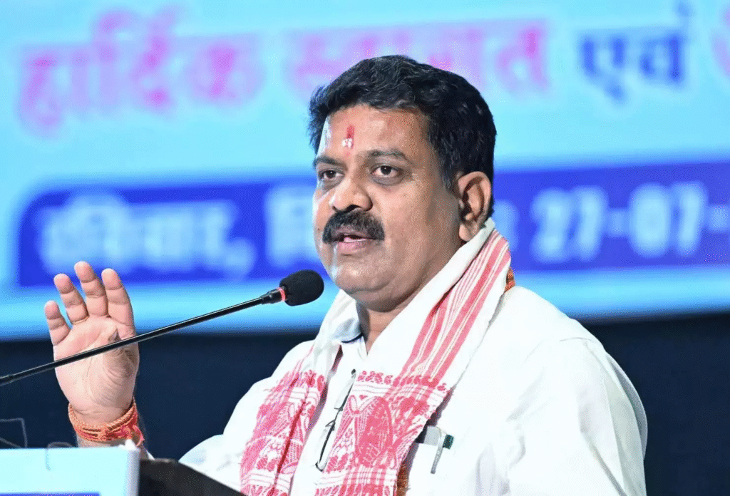 Home Minister Vijay Sharma : गृह मंत्री विजय शर्मा का बड़ा बयान: कांग्रेस ने रोके थे 18 लाख प्रधानमंत्री आवास, अब मिशन मोड में काम कर रही भाजपा सरकार