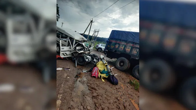 भीषण सड़क हादसा, 5 की मौत, 5 गंभीर घायल