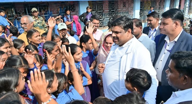 पोटिया प्राइमरी एवं मिडिल स्कूल का शिक्षा मंत्री गजेन्द्र यादव ने किया निरीक्षण