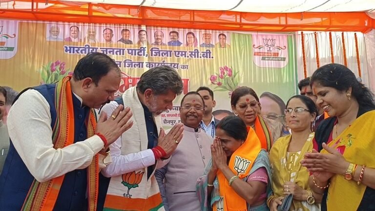 कांग्रेस को बड़ा झटका! झगराखांड नगर पंचायत अध्यक्ष BJP में शामिल, प्रदेशाध्यक्ष की मौजूदगी में ली सदस्यता…