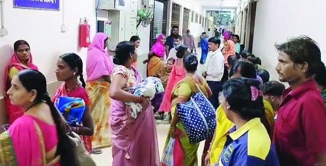 Mistreatment of a midwife: जिला अस्पताल में मितानिन के साथ बदसलूकी, अस्पताल प्रशासन पर उठे सवाल Mistreatment of a midwife