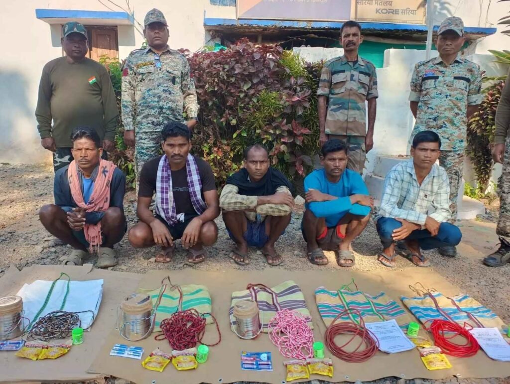 Chhattisgarh Naxal operation : बीजापुर में 5 माओवादी गिरफ्तार, टिफिन बम और विस्फोटक बरामद Chhattisgarh Naxal operation