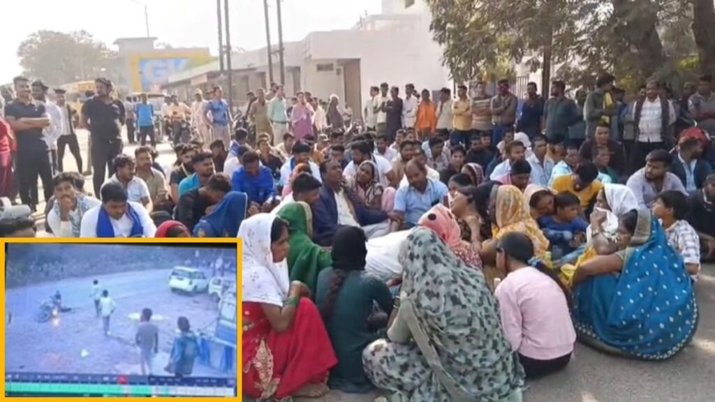 Chhattisgarh chakka jam : अकलतरा में ट्रक हादसे से युवक की मौत, परिजनों ने सड़क पर शव रखकर किया चक्का जाम, 20 लाख मुआवजे की मांग Chhattisgarh chakka jam