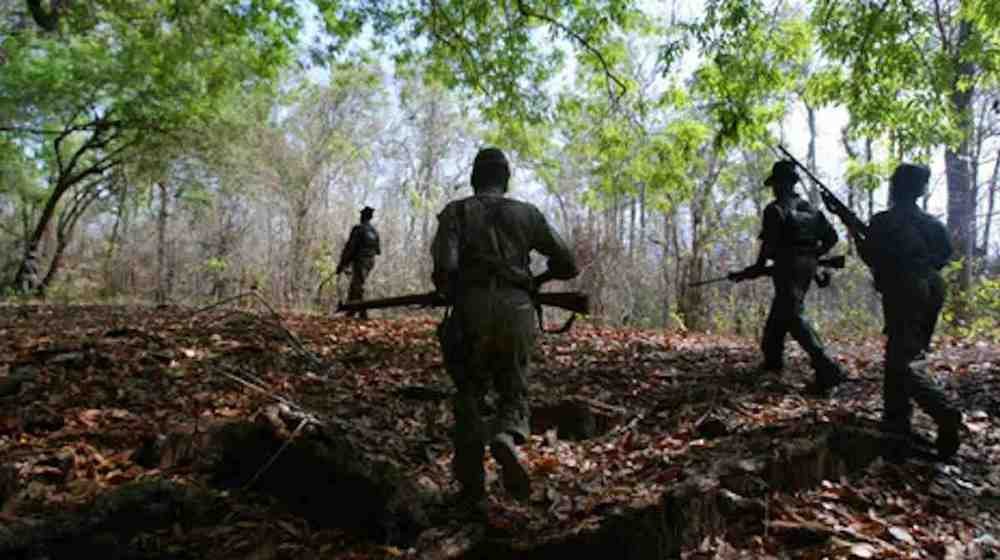 Bijapur Naxalite Encounter : छत्तीसगढ़-तेलंगाना बॉर्डर पर फिर गूंजी गोलियां, बीजापुर में मुठभेड़ जारी