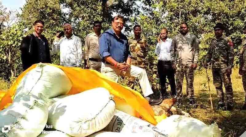 SDM action on illegal paddy : फिल्मी स्टाइल में अवैध धान पकड़ने की कार्रवाई, एसडीएम ने कहा – “जॉनी, जब तक तुम झुकेगा नहीं, हम रुकेगा नहीं”