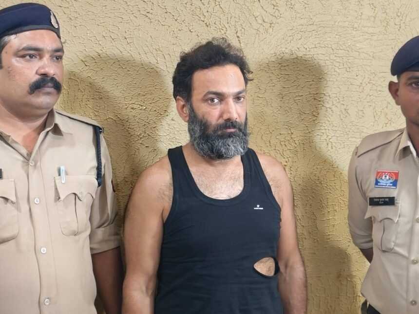 Virendra Singh Tomar : रायपुर पुलिस की बड़ी सफलता — अवैध वसूली और हथियारों के मामले में वांछित आरोपी रूबी पकड़ा गया Virendra Singh Tomar