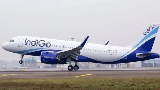 Raipur Airport : हवाई सफर में दर्दनाक हादसा उड़ान के दौरान बिगड़ी युवक की तबीयत, रायपुर में कराई गई इमरजेंसी लैंडिंग