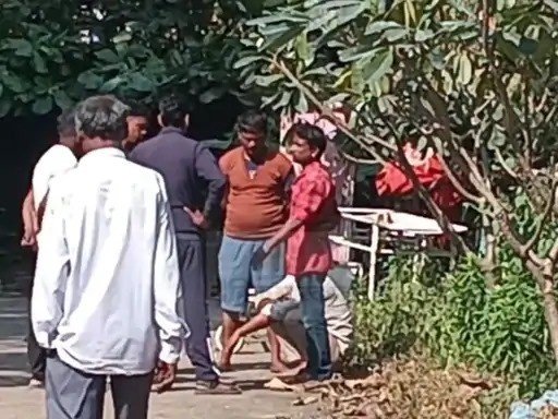 Korba Accident : कोरबा में पिकअप अनियंत्रित होकर पलटी, अस्पताल में चार की हालत गंभीर Korba Accident