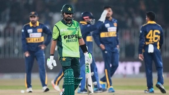 Babar Azam : मैच फीस कटी बाबर आजम का गुस्सा पड़ा जेब पर भारी, लगा 10% का जुर्माना। Babar Azam