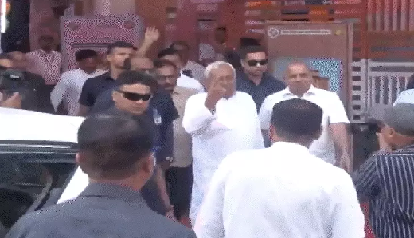 बिहार चुनाव 2025: पहले चरण में 18 जिलों में वोटिंग जारी, कई जगह EVM खराबी से मतदान प्रभावित