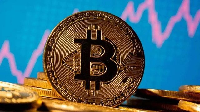 Bitcoin Crash 2025: जून के बाद पहली बार 1 लाख डॉलर के नीचे पहुंचा बिटकॉइन, 1 ट्रिलियन डॉलर की क्रिप्टो वैल्यू डूबी