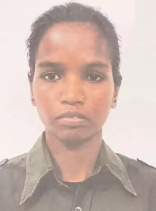 Female naxalite surrender : खैरागढ़ में नक्सल मोर्चे पर बड़ी सफलता, 17 लाख की इनामी महिला नक्सली ने किया आत्मसमर्पण Female naxalite surrender