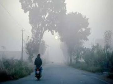 Chhattisgarh Meteorological Department alert : छत्तीसगढ़ में बढ़ी ठंड: रायपुर समेत कई जिलों में गिरी तापमान, मौसम विभाग ने जारी किया येलो अलर्ट