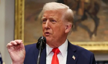 अमेरिकी राष्ट्रपति डोनाल्ड ट्रंप ने किया टैरिफ नीति का बचाव, विरोधियों को बताया ‘मूर्ख’