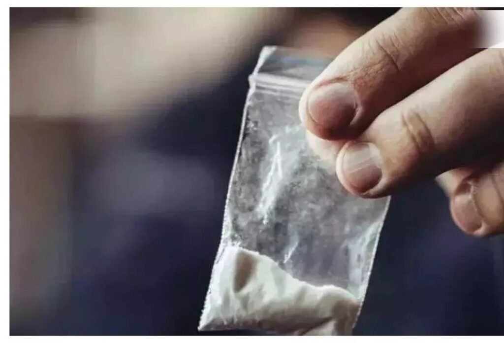 साइंस कॉलेज के पास लग्जरी गाड़ी में हेरोइन का सौदा, 23 लाख की कार-ड्रग्स के साथ 2 तस्कर दबोचे गए